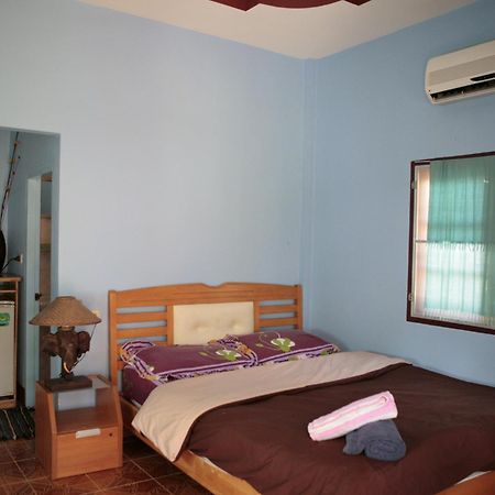 Jungle Hut Bungalows & Hotel Haad Chao Phao Exterior photo