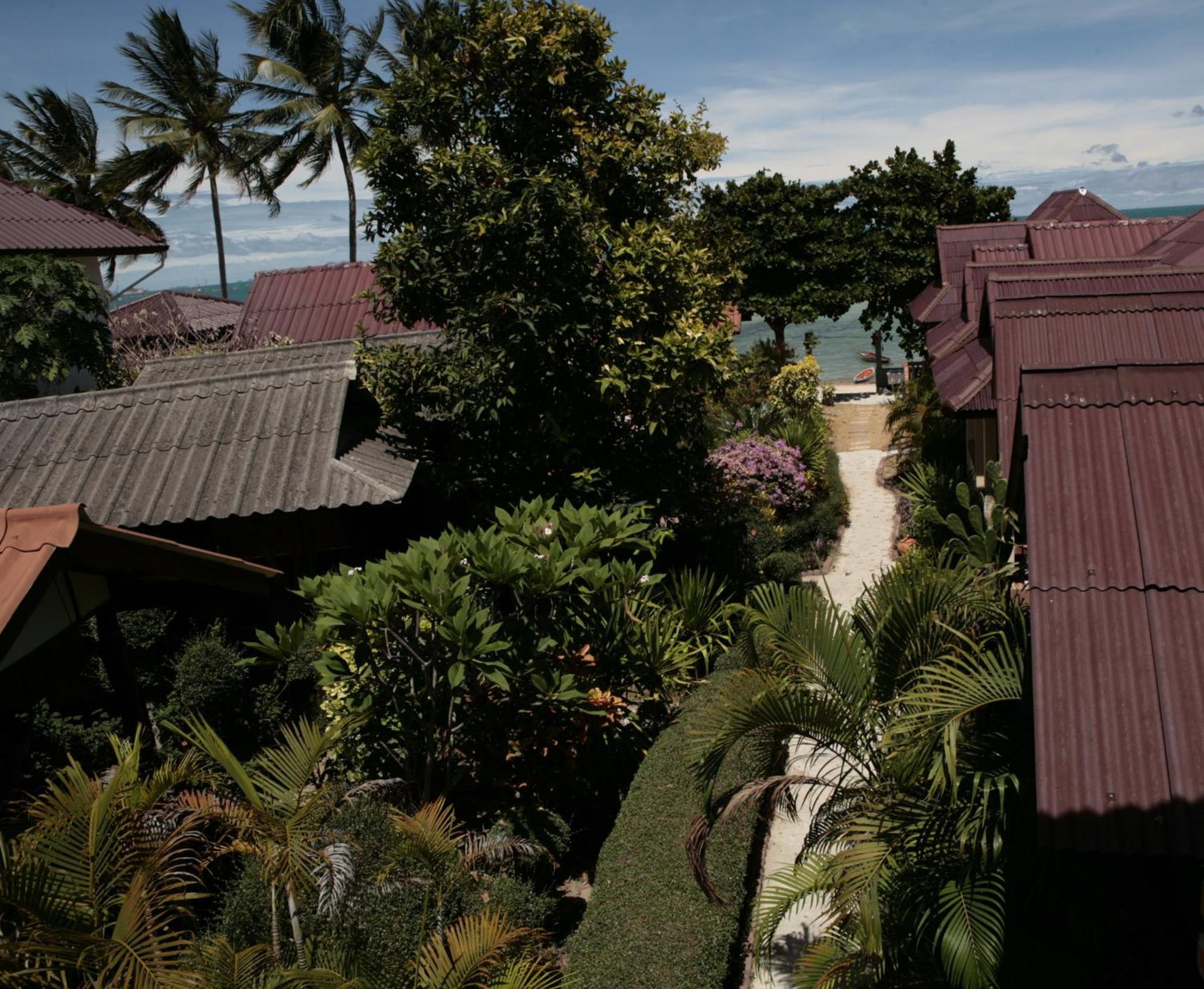 Jungle Hut Bungalows & Hotel Haad Chao Phao Exterior photo