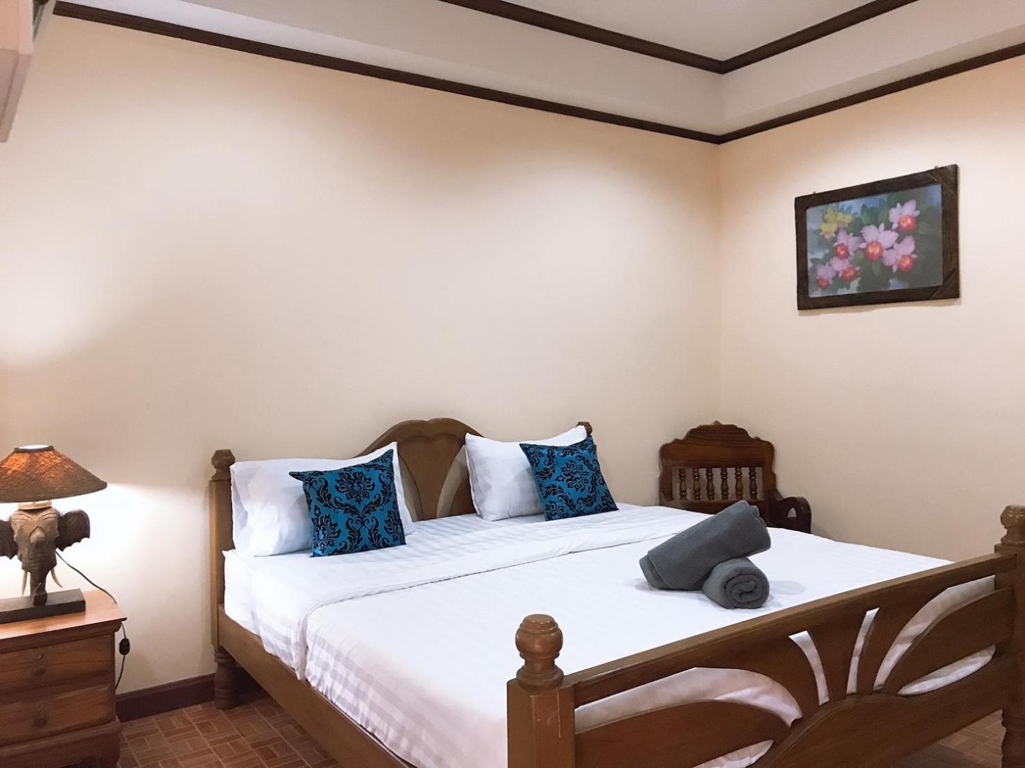 Jungle Hut Bungalows & Hotel Haad Chao Phao Room photo