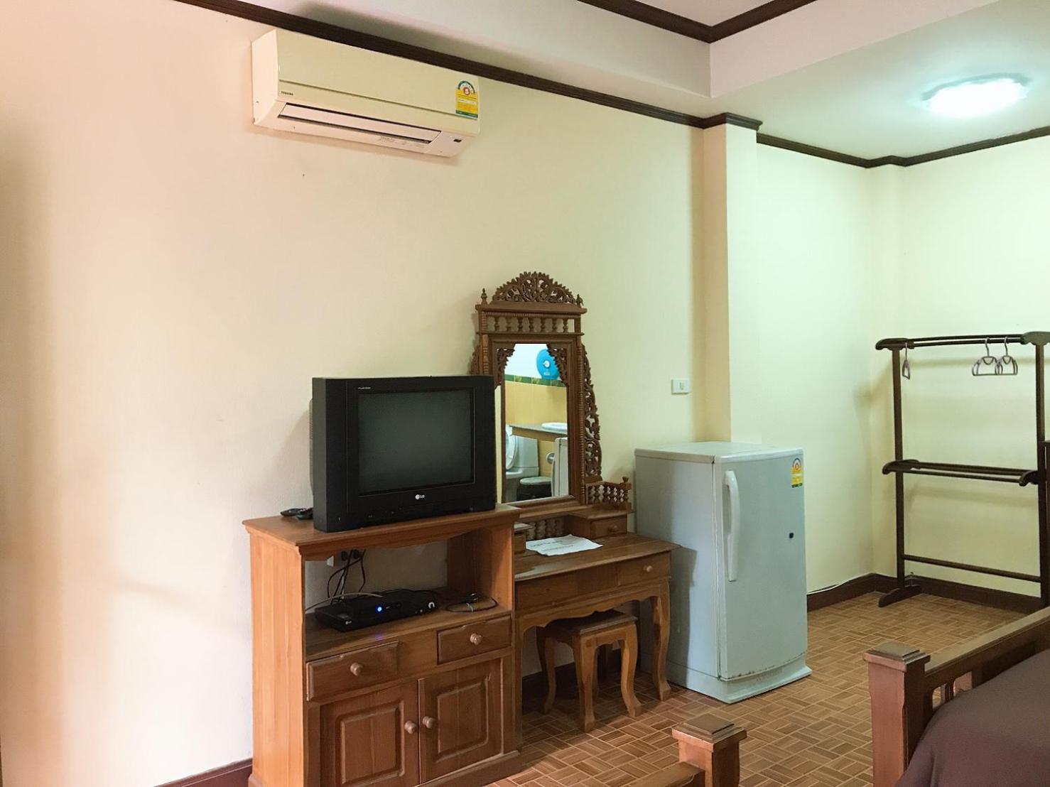 Jungle Hut Bungalows & Hotel Haad Chao Phao Room photo