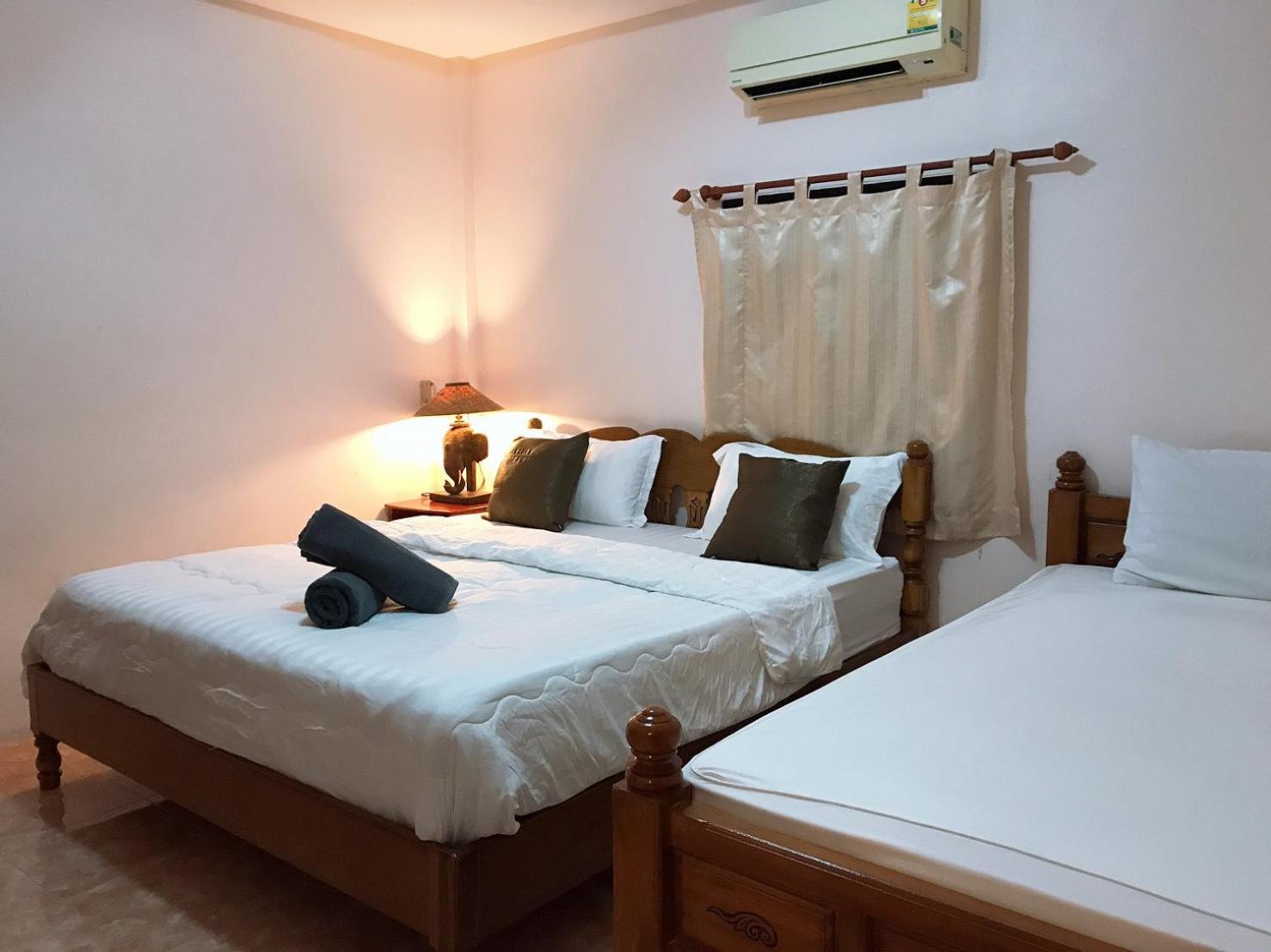 Jungle Hut Bungalows & Hotel Haad Chao Phao Room photo