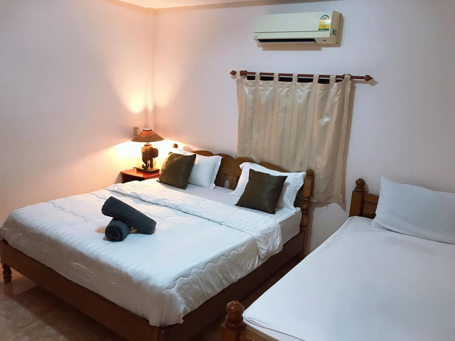 Jungle Hut Bungalows & Hotel Haad Chao Phao Room photo