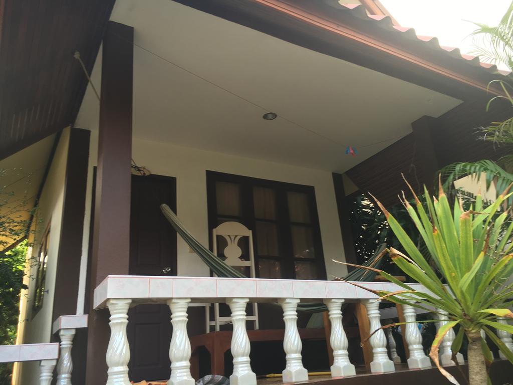 Jungle Hut Bungalows & Hotel Haad Chao Phao Exterior photo