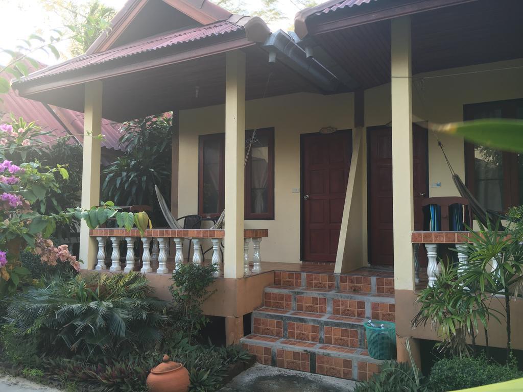 Jungle Hut Bungalows & Hotel Haad Chao Phao Exterior photo