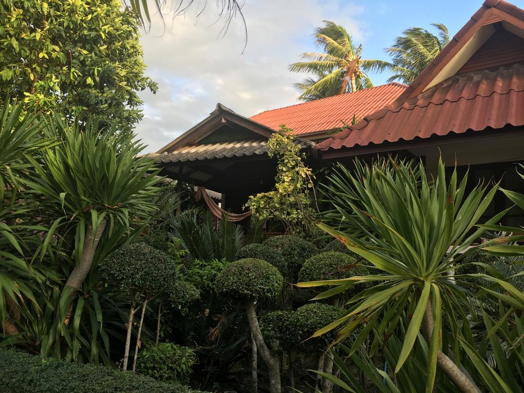 Jungle Hut Bungalows & Hotel Haad Chao Phao Exterior photo