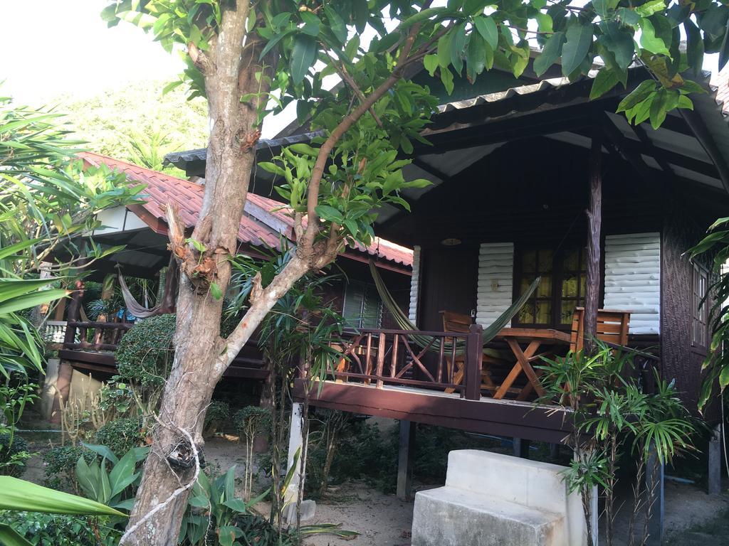 Jungle Hut Bungalows & Hotel Haad Chao Phao Exterior photo