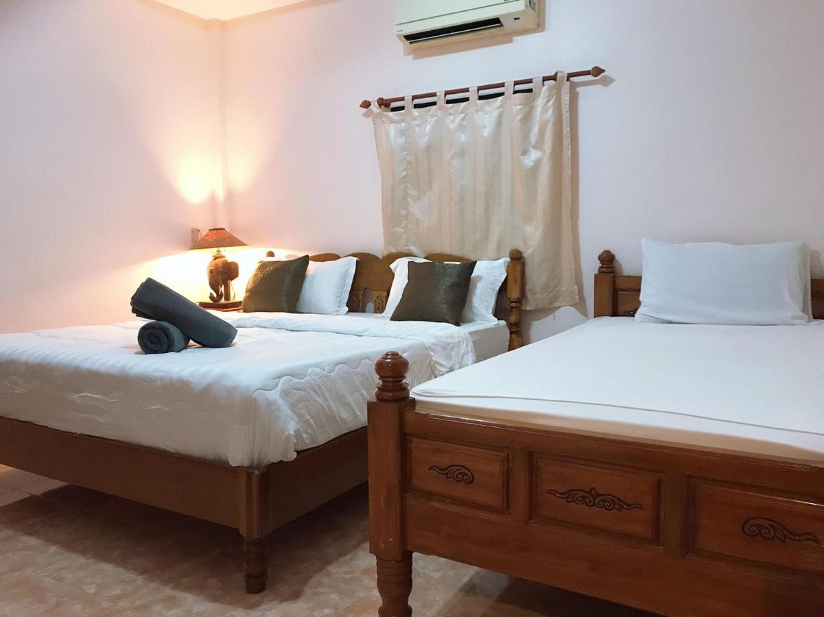 Jungle Hut Bungalows & Hotel Haad Chao Phao Room photo