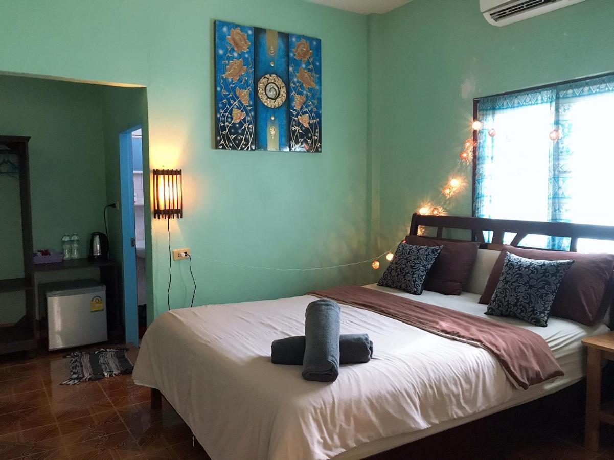 Jungle Hut Bungalows & Hotel Haad Chao Phao Room photo